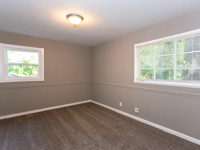 204 McCormick Ave — Photo 11