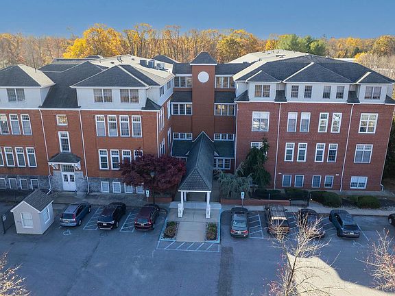 3rd image of 100 Aura Rd APT 212