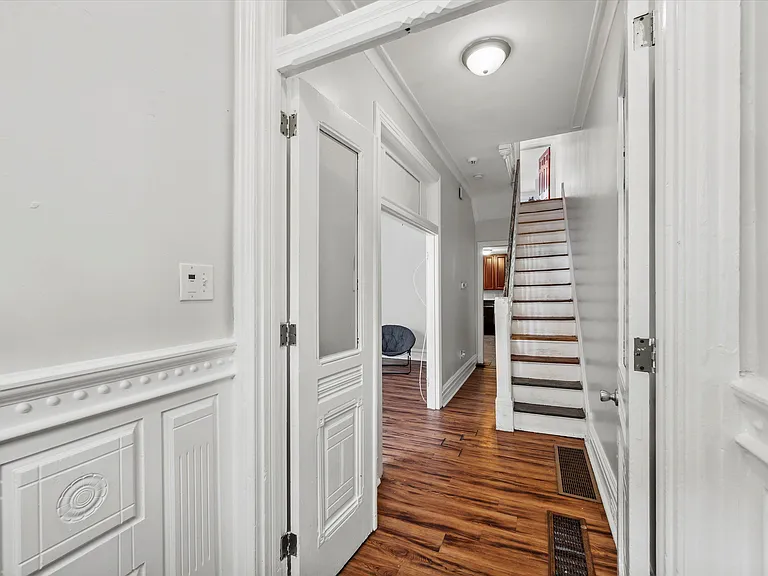 1730 Monument St — Photo 4