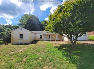 225 Eisenhower Dr, Charleston, WV 25302