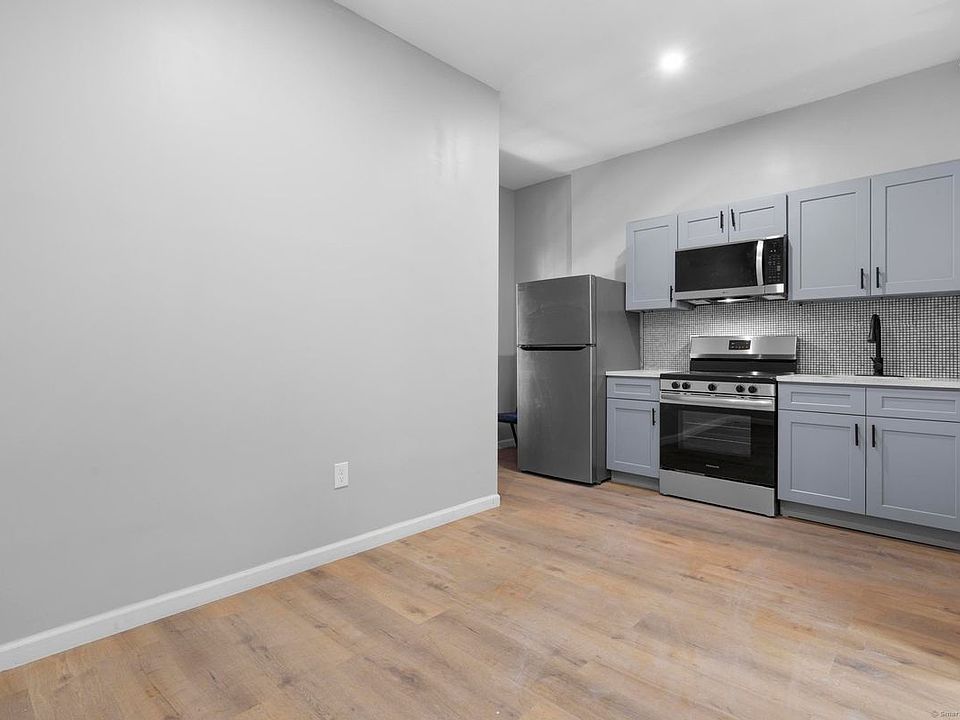 1st image of 140 Grand St #2C