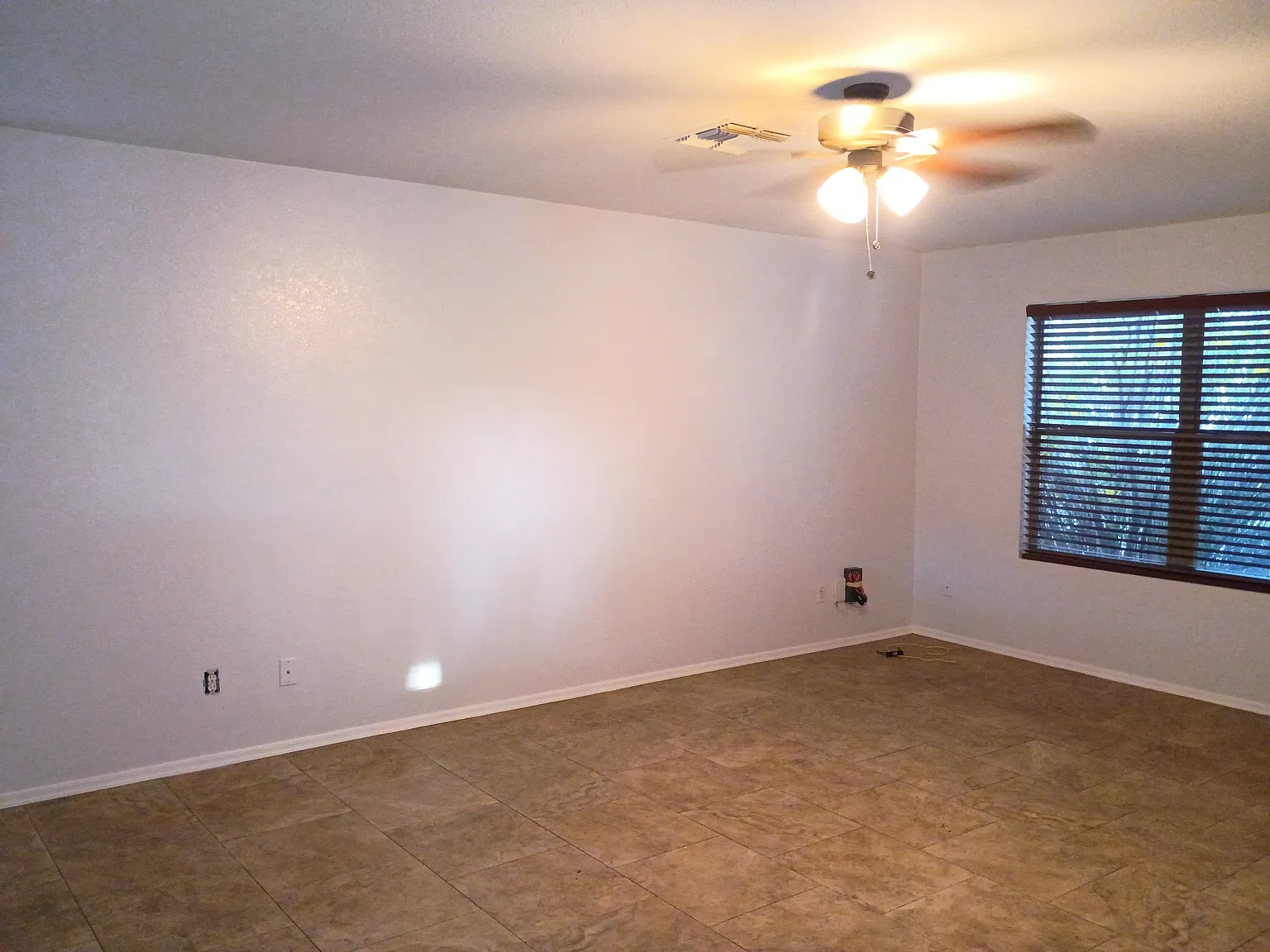 3 bed, 1296 sqft, $1,900 — Photo 4
