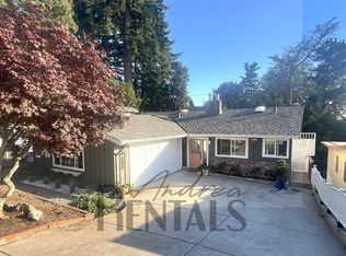 3033 Holyrood Dr, Oakland, CA 94611