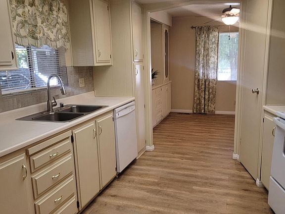 5th image of 1320 Cabrillo Dr