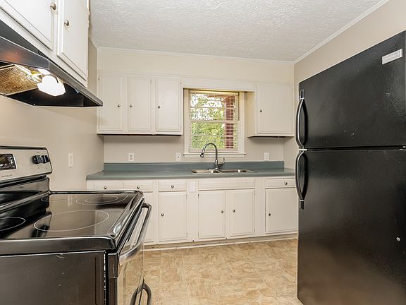 5th image of 119 Blythe Cir