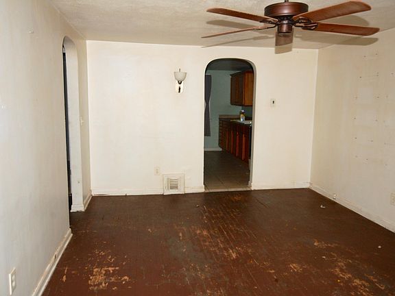 5th image of 2165 Williams Ave