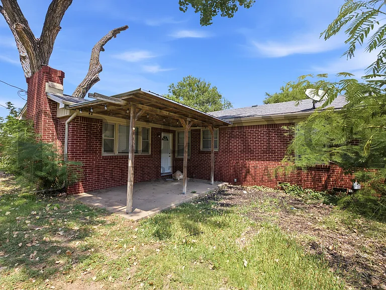 841 N Country Acres Ave — Photo 6