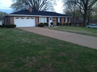 1700 Meredith Dr, Saint Louis, MO 63125