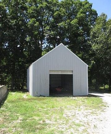 3rd image of 200 Red Oaks Dr