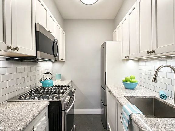 3rd image of 444 E 52nd St APT 2B