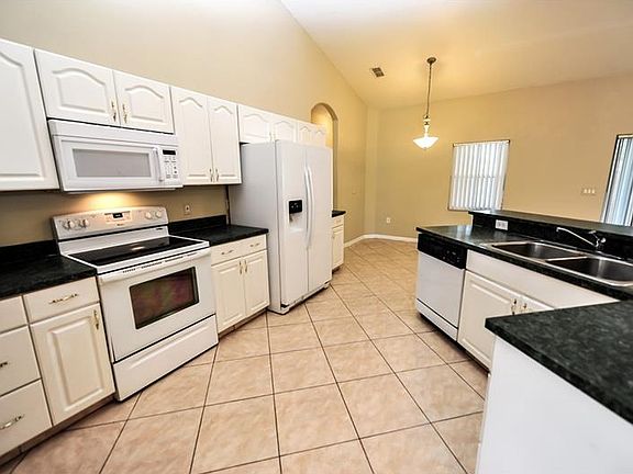 3rd image of 1815 Ashton Dr E