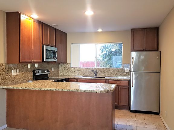 3rd image of 962 S Mollison Ave APT 7