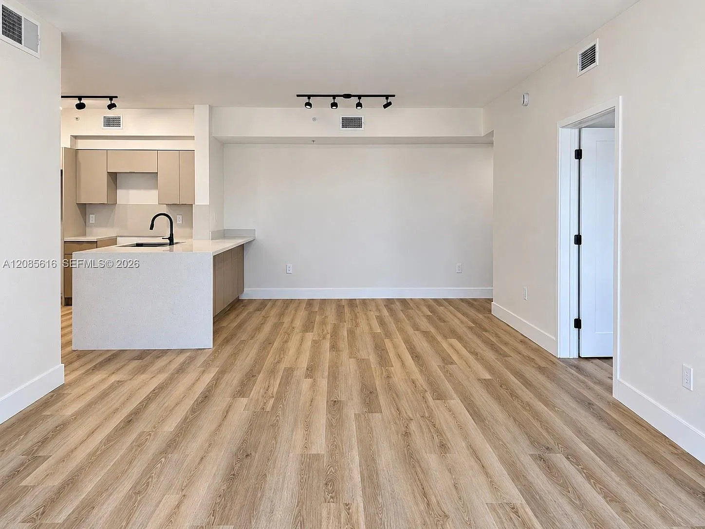 6821 SW 44th St — Photo 2