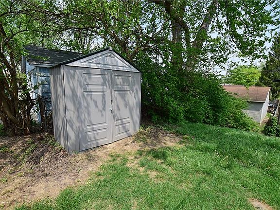 3rd image of 2521 E Dorothy Ln
