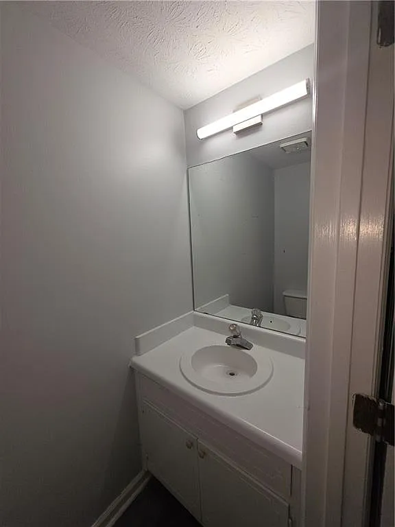 2 bed, 2.5 bath, 2320 sqft, $1,525 — Photo 4