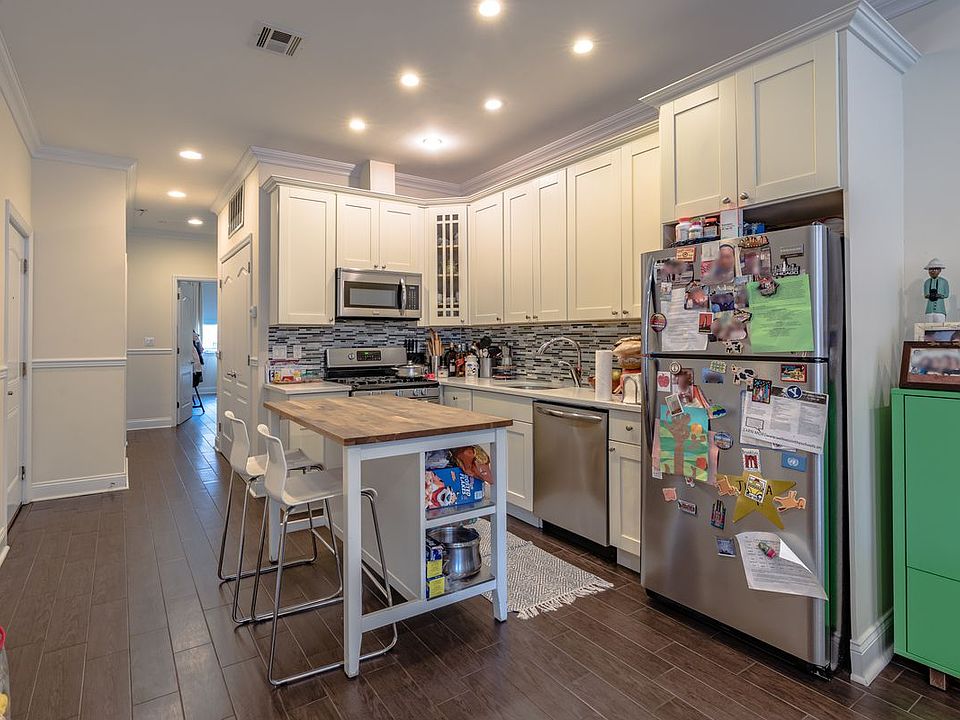 1st image of 149 Sackett St #3