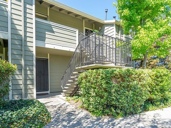 3rd image of 89 Castlebridge Dr