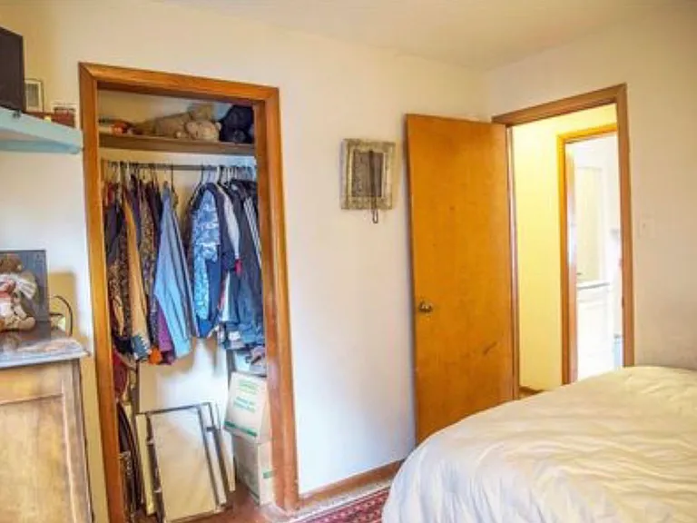 5156 Lester St — Photo 3