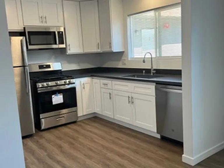 Olof Street Apartments — Photo 17