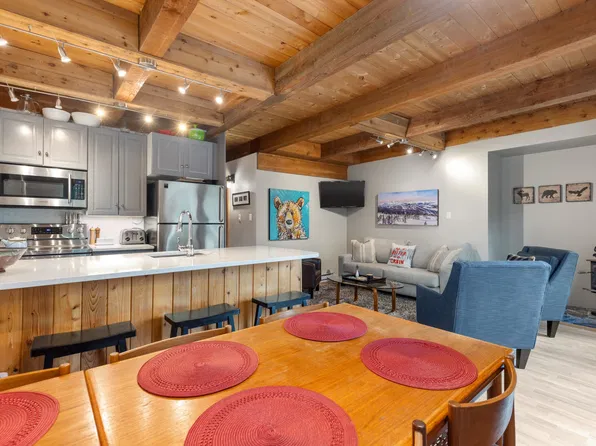 2200 Eva Lake Rd #5, Whistler, BC V8E 0A6