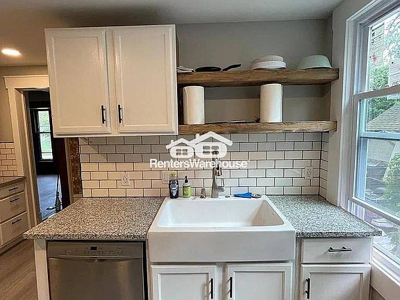 3rd image of 803 Huron St SE #2
