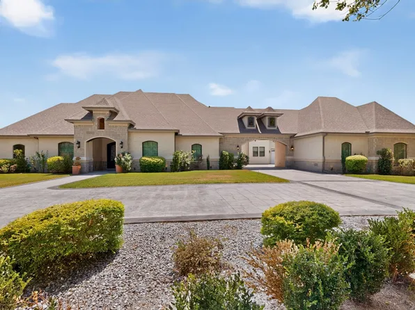 2055 Parkview Dr, Wills Point, TX 75169