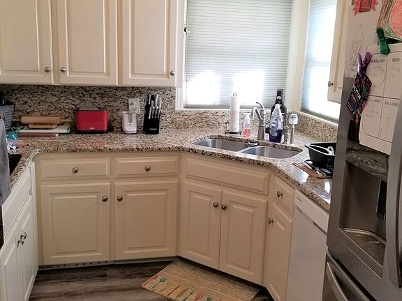 4th image of 140 Valley Dr