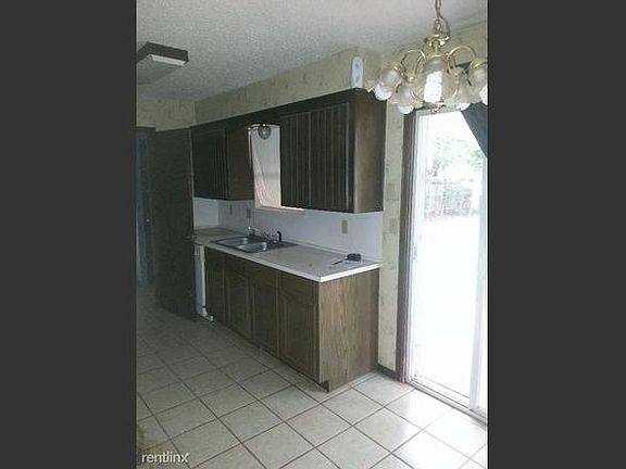 3rd image of 623 W Forest Dr