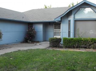 507 Aldin Cir, Talent, OR 97540