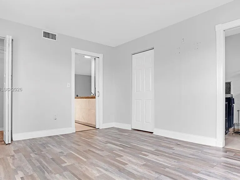 7925 Carlyle Ave #403 — Photo 16