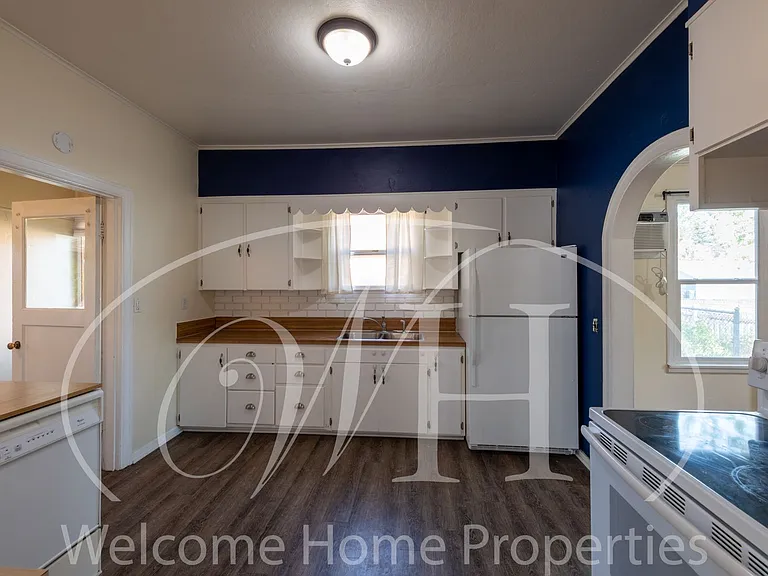 132 Malcolm St — Photo 4