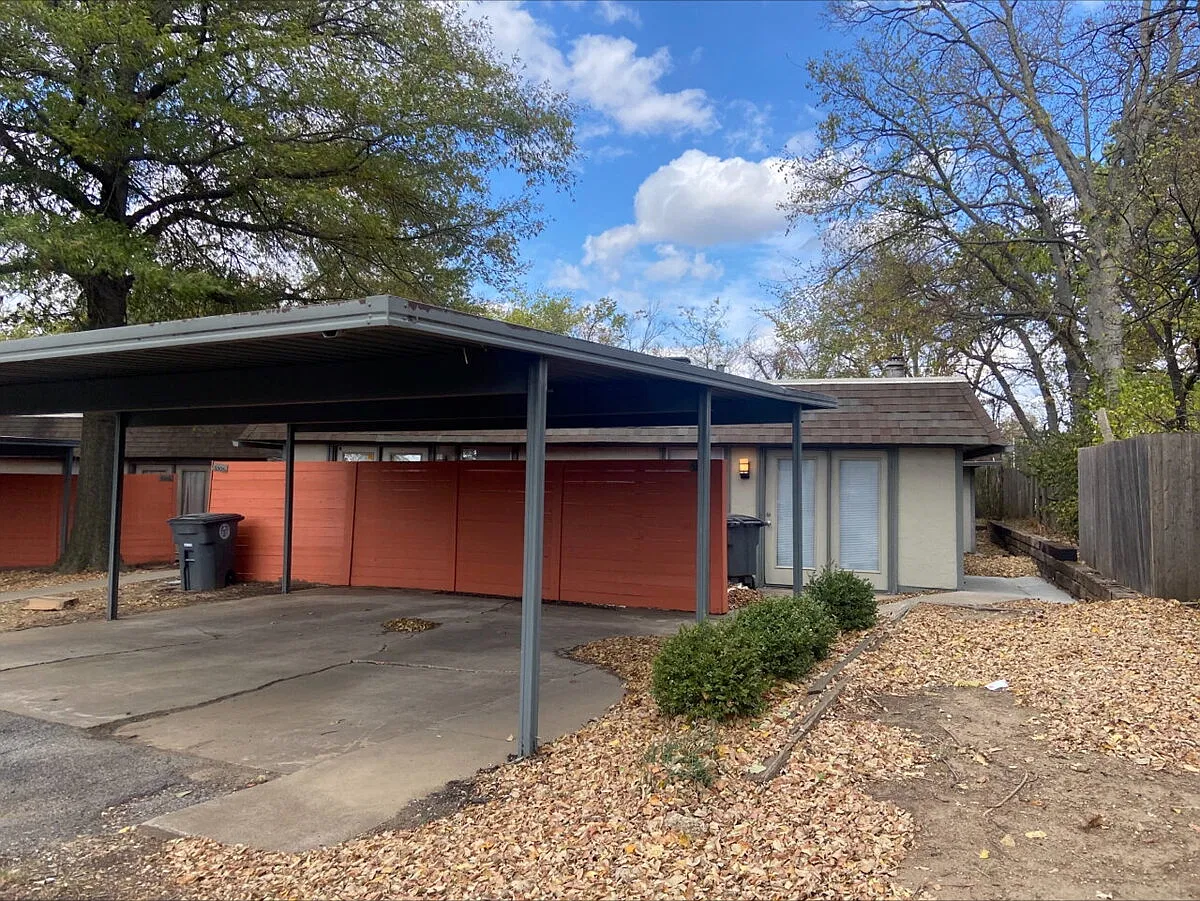 2 bed, 1.5 bath, 1005 sqft, $1,295 — Photo 1