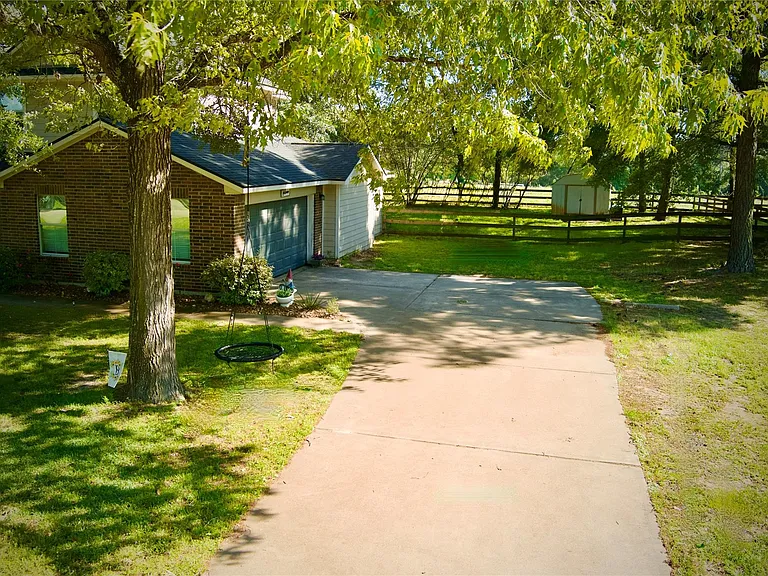 25401 Hunting Trl — Photo 42