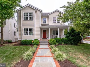 2710 Farm Rd, Alexandria, VA 22302