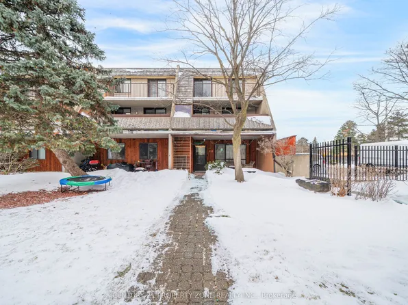 1250 Mississauga Valley Blvd #112, Mississauga, ON L5A 3R6