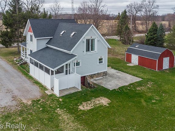 3rd image of 3143 S Oak Rd