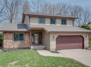1916 Forest Edge Dr, Mishawaka, IN