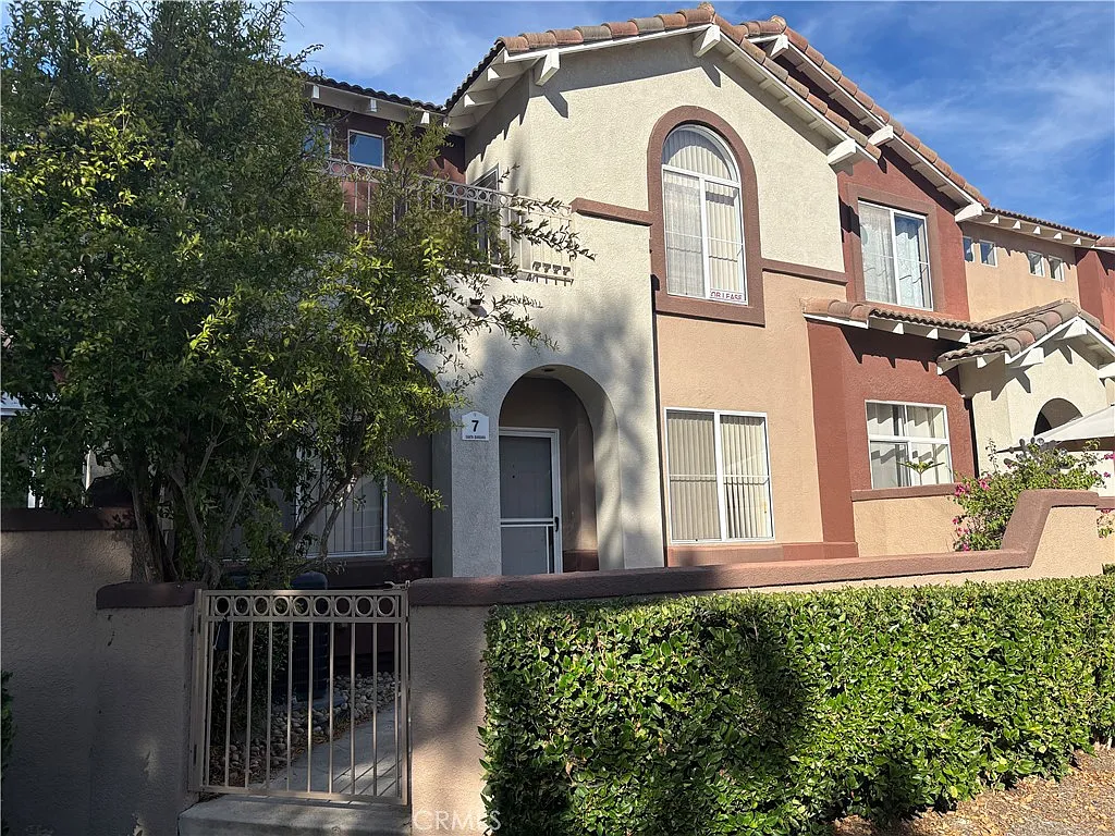 2 bed, 2.5 bath, 1227 sqft, $3,600 — Photo 3