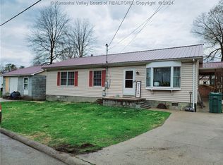 105 Linda St, Hurricane, WV 25526