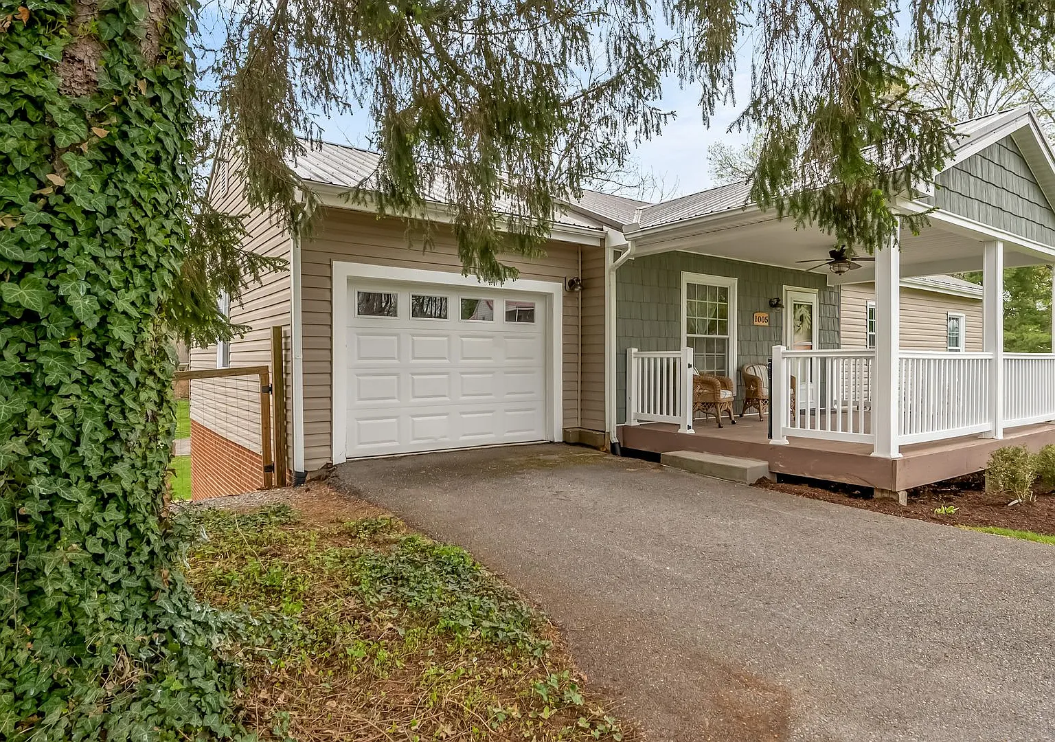 Spacious Ranch Close to Campus — Photo 2