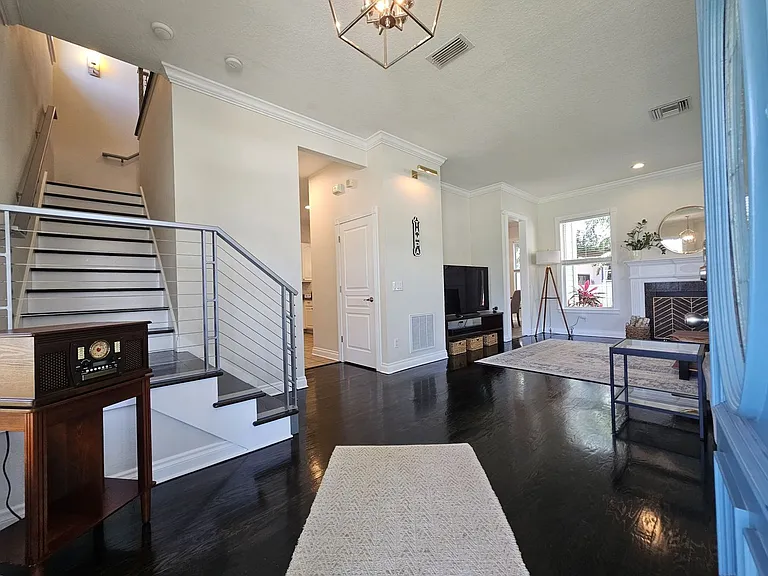 7402 S De Soto St — Photo 9