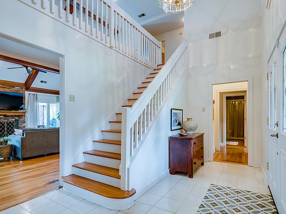 4th image of 2790 Oakleigh Ln