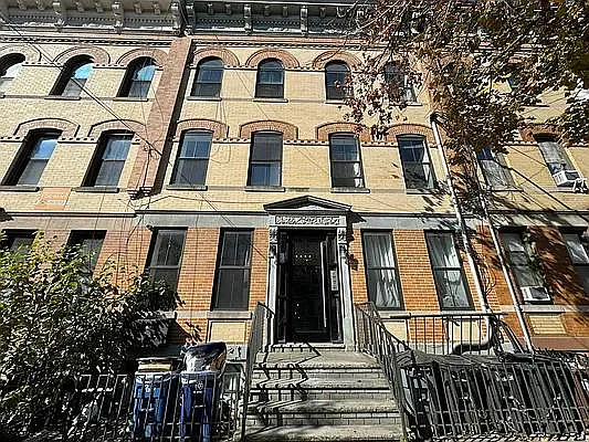 Rented by Arche Nest LLC | media 13