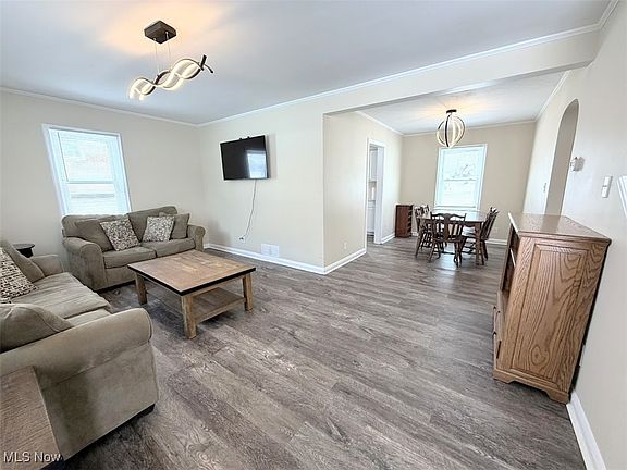 3rd image of 244 Winters Dr