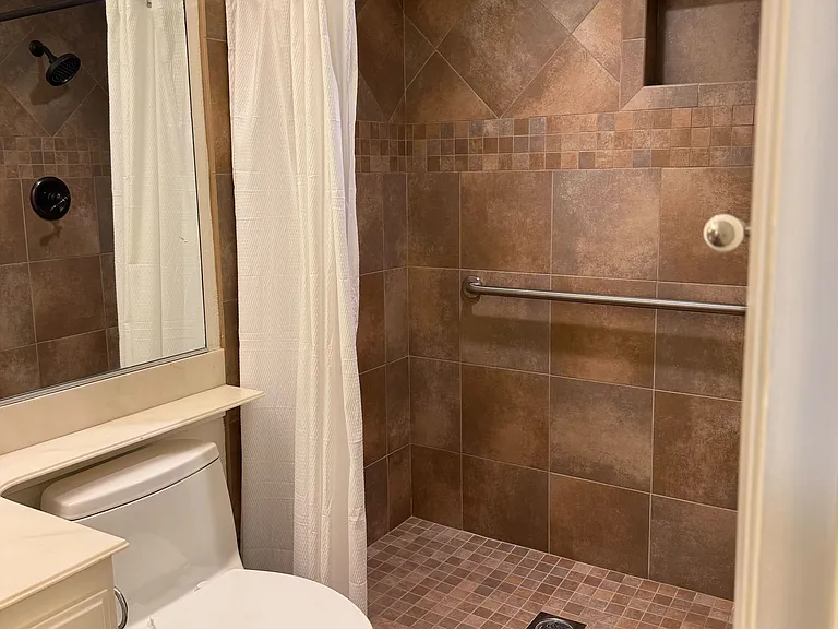 26571 Lucinda — Photo 42