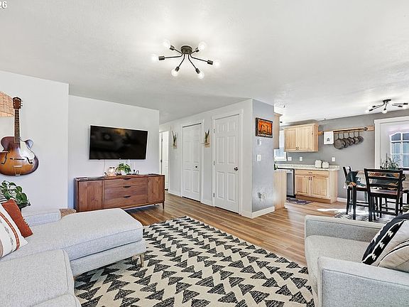 5th image of 2727 Edison St