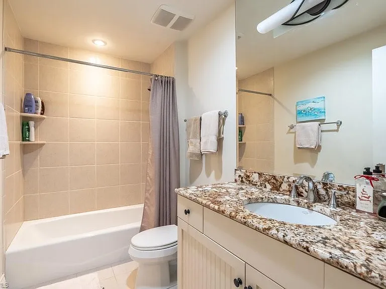 300 3rd Ave S #3 — Photo 28
