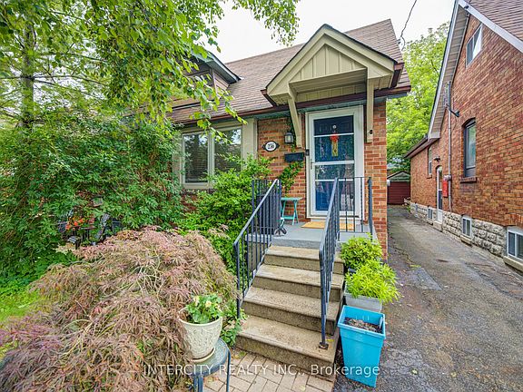 4th image of 256 Blantyre Ave