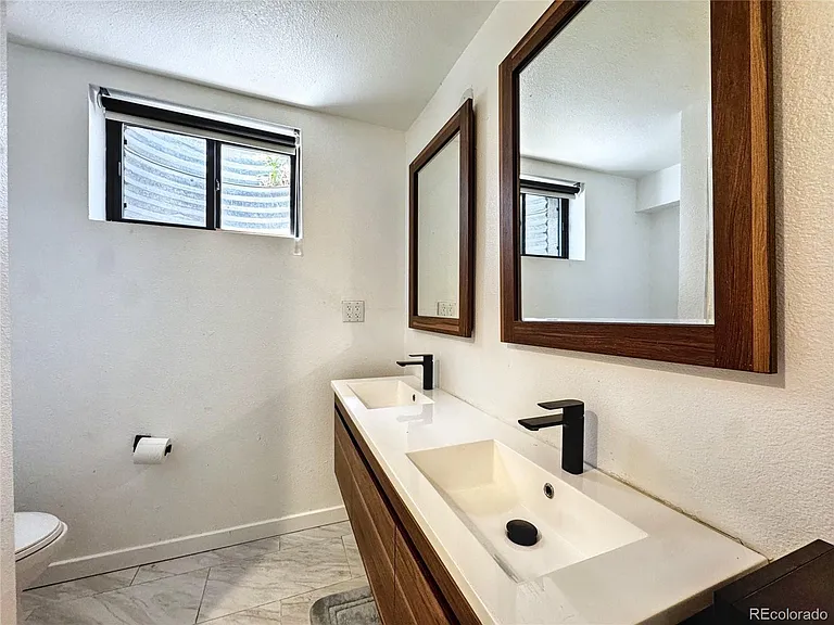 2460 Irving St #B — Photo 8