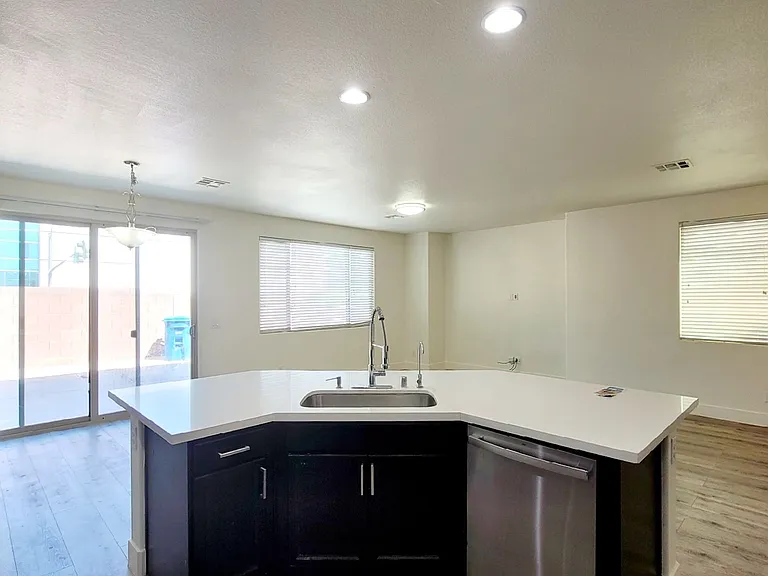 8518 Genesee Ct — Photo 7